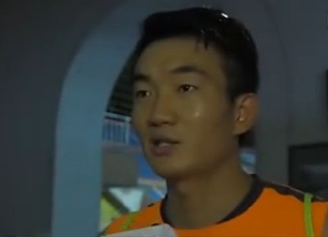 百合巴望往中国寻觅她的情人武田，临行前向阿婆祷告一路可以安然，阿婆为百合写了一道安然符，烧化成水让百合喝了，实在那却不是甚么安然符。 百合来到中国，被冤仇日本人的李家村村平易近捉住，想要烧死，八路军兵士苦苦相劝，留下了百合的人命，可是百合由于传闻本身的情人武田已死往，掉往了糊口的但愿的百合，在小柴房子自杀了。八路军兵士掩埋了百合的尸身。 李家村道行很精深的茅山修道师傅，九爷预见到了百合的下葬，将是一个后代祸根，可是一起头又想不出好法子，因而查阅古书，给李家村庄孙留下了一道祖训。 几十年后，三井来到中国，寻觅到阿浩做中介但愿可以带走李家村荒坟的遗骸，李家村村长九叔怎样也分歧意。必然要保护祖训。