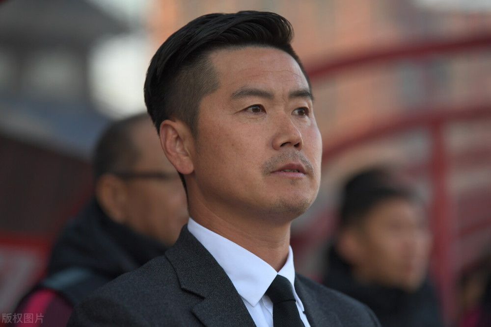 阿诺德说道：“一开始，当主教练和助教和我谈要我踢中场时，我感到很兴奋。